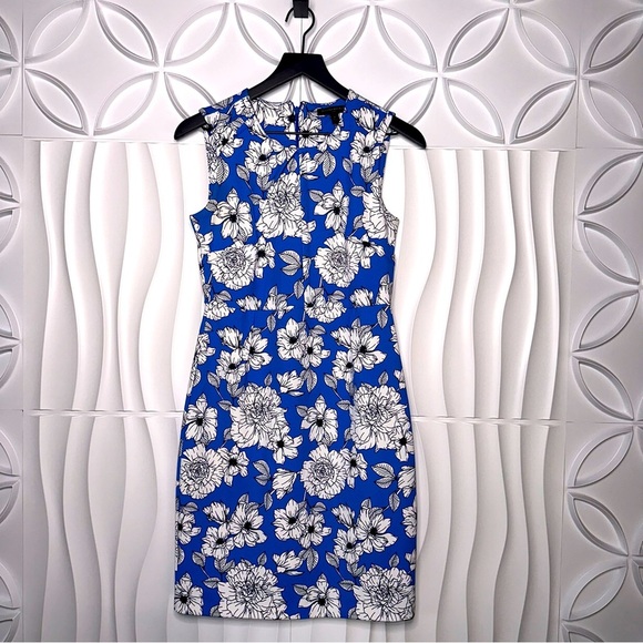 Banana Republic Dresses & Skirts - Banana Republic Gorgeous Blue Floral Dress